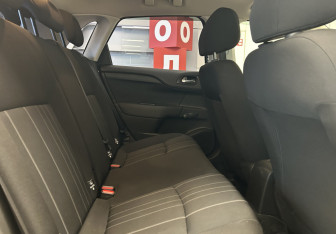 Подержанный автомобиль Citroen C4 Hatchback 2012 года (7 фото)