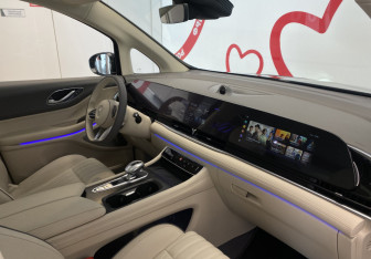 Подержанный автомобиль Voyah Dream 2023 года (7 фото)