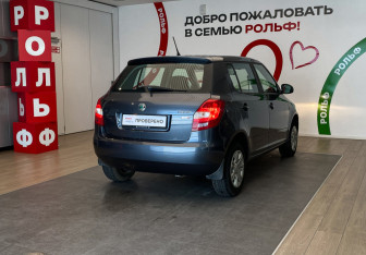 Подержанный автомобиль Skoda Fabia Hatchback 2012 года (4 фото)