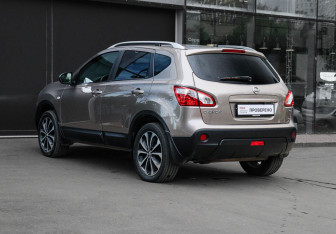 Подержанный автомобиль Nissan Qashqai 2012 года (5 фото)