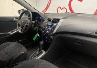Подержанный автомобиль Hyundai Solaris Hatchback 2015 года (7 фото)