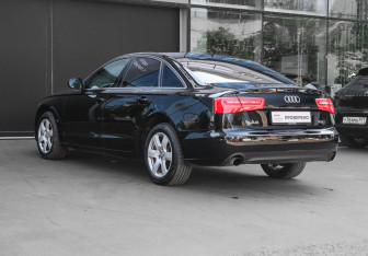 Подержанный автомобиль Audi A6 Sedan 2011 года (6 фото)