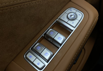 Подержанный автомобиль Hongqi H9 2024 года (20 фото)
