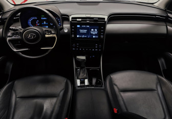 Подержанный автомобиль Hyundai Tucson 2022 года (10 фото)