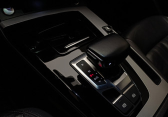 Подержанный автомобиль Audi Q5 2021 года (20 фото)