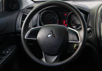 Подержанный автомобиль Mitsubishi ASX 2018 года (11 фото)