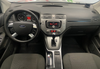 Подержанный автомобиль Ford Kuga 2010 года (9 фото)
