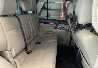 Подержанный автомобиль Mitsubishi Pajero 2019 года (8 фото)