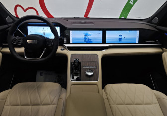 Подержанный автомобиль Geely Monjaro 2024 года (16 фото)
