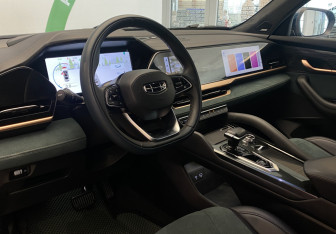 Подержанный автомобиль Geely Monjaro 2024 года (15 фото)