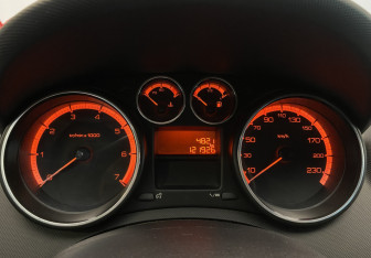 Подержанный автомобиль Peugeot 308 Hatchback 2011 года (18 фото)