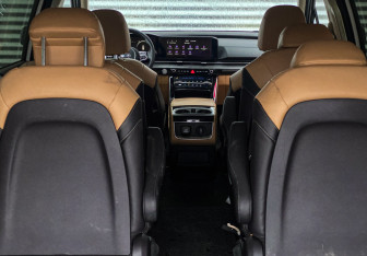 Подержанный автомобиль Kia Carnival 2020 года (15 фото)