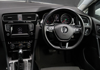 Подержанный автомобиль Volkswagen Golf Hatchback 2013 года (9 фото)