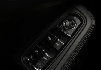Подержанный автомобиль Porsche Macan 2015 года (24 фото)