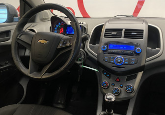 Подержанный автомобиль Chevrolet Aveo Sedan 2014 года (9 фото)