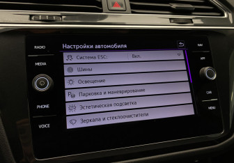 Подержанный автомобиль Volkswagen Tiguan 2021 года (18 фото)