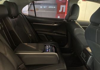 Подержанный автомобиль Toyota Camry Sedan 2019 года (8 фото)