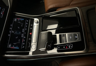 Подержанный автомобиль Audi Q8 2020 года (12 фото)