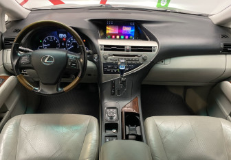Подержанный автомобиль Lexus RX 2009 года (10 фото)
