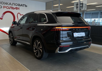Подержанный автомобиль Geely Monjaro 2024 года (6 фото)