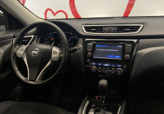 Подержанный автомобиль Nissan X-Trail 2015 года (9 фото)
