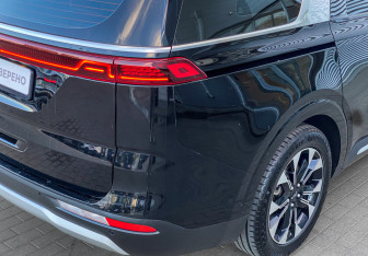 Подержанный автомобиль Kia Carnival 2022 года (8 фото)