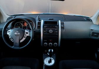 Подержанный автомобиль Nissan X-Trail 2008 года (9 фото)