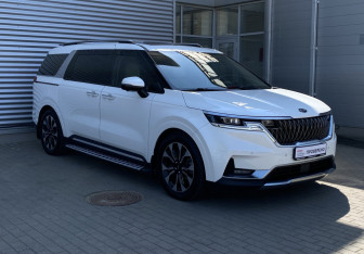 Подержанный автомобиль Kia Carnival 2021 года (3 фото)