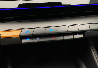 Подержанный автомобиль Changan UNI-V 2023 года (21 фото)