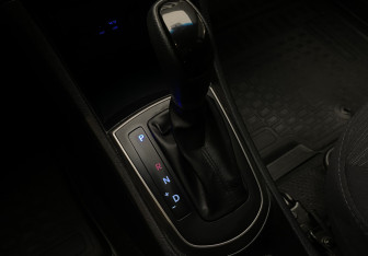 Подержанный автомобиль Hyundai Solaris Hatchback 2015 года (14 фото)