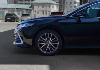 Подержанный автомобиль Toyota Camry Sedan 2023 года (8 фото)