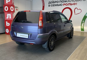 Подержанный автомобиль Ford Fusion 2007 года (4 фото)