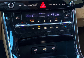 Подержанный автомобиль Kia Carnival 2021 года (14 фото)