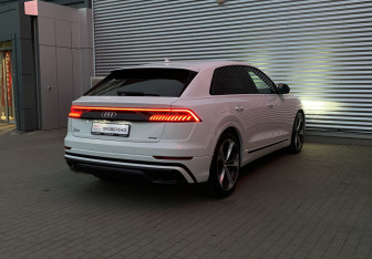 Подержанный автомобиль Audi Q8 2019 года (4 фото)
