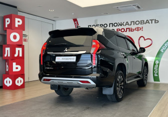 Подержанный автомобиль Mitsubishi Montero Sport 2023 года (4 фото)