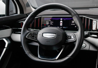 Подержанный автомобиль Geely Atlas 2024 года (14 фото)