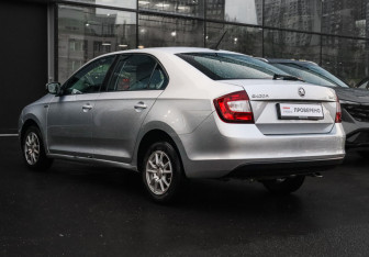 Подержанный автомобиль Skoda Rapid Liftback 2019 года (6 фото)