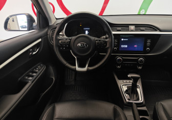 Подержанный автомобиль Kia Rio Hatchback 2021 года (8 фото)