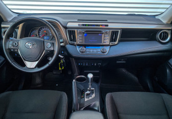 Подержанный автомобиль Toyota RAV4 2013 года (12 фото)