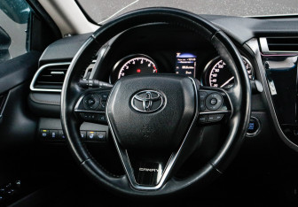 Подержанный автомобиль Toyota Camry Sedan 2018 года (14 фото)