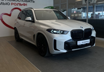 Подержанный автомобиль BMW X5 2025 года (3 фото)