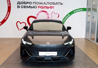 Подержанный автомобиль Changan UNI-V 2024 года (2 фото)