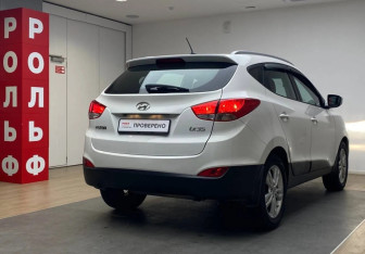 Подержанный автомобиль Hyundai ix35 2012 года (4 фото)