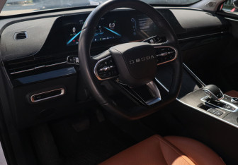 Подержанный автомобиль Omoda C5 2023 года (14 фото)