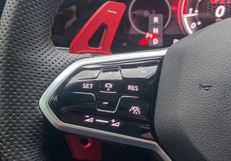 Подержанный автомобиль Volkswagen Golf GTI Hatchback 2021 года (13 фото)