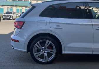 Подержанный автомобиль Audi SQ5 2020 года (7 фото)