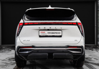 Подержанный автомобиль Geely Atlas 2024 года (6 фото)