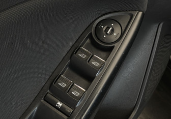 Подержанный автомобиль Ford Focus Hatchback 2011 года (11 фото)