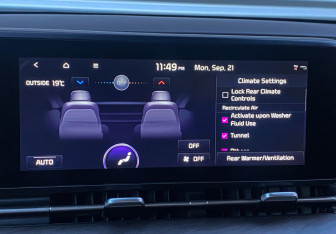 Подержанный автомобиль Kia Carnival 2021 года (18 фото)