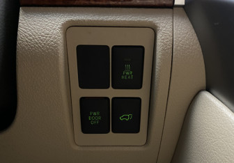 Подержанный автомобиль Toyota Land Cruiser Suv 2012 года (26 фото)